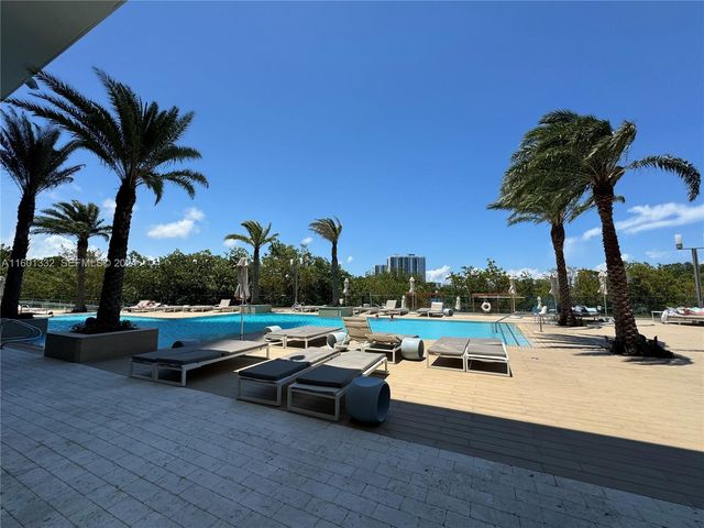 16385 Biscayne Boulevard 2421, North Miami Beach, FL 33160