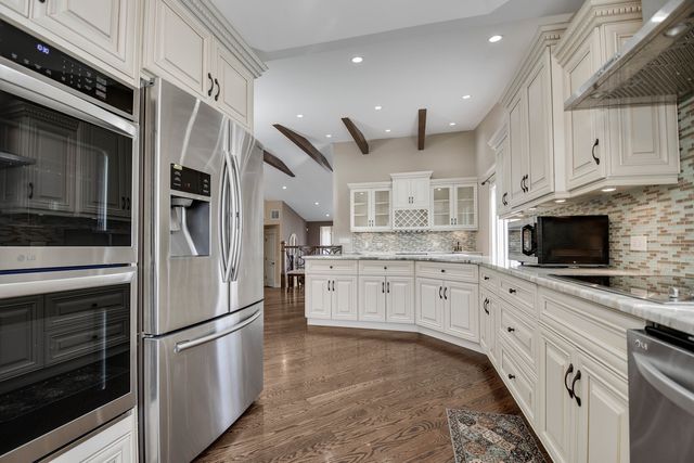 8167 W Brookside Court, Palos Park, IL 60464