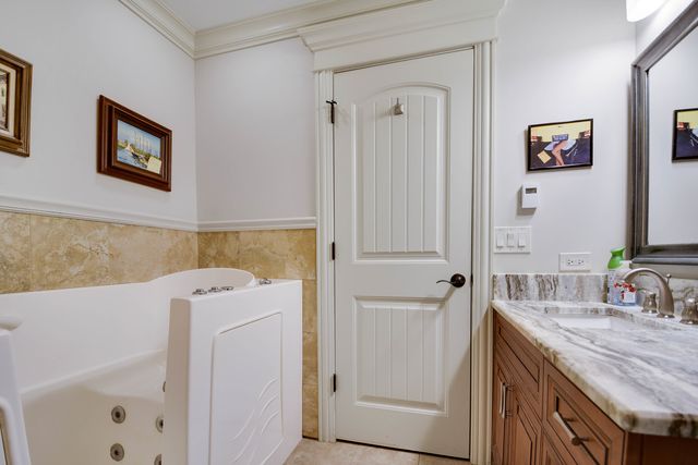 8167 W Brookside Court, Palos Park, IL 60464