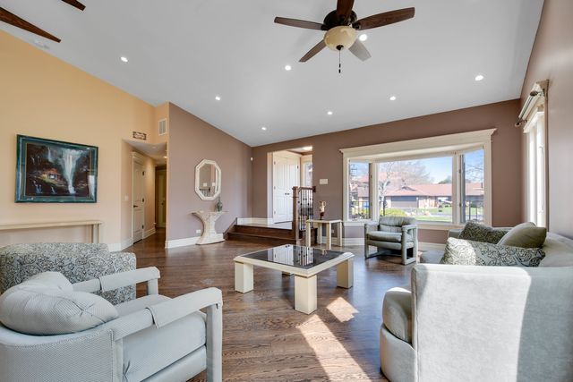 8167 W Brookside Court, Palos Park, IL 60464