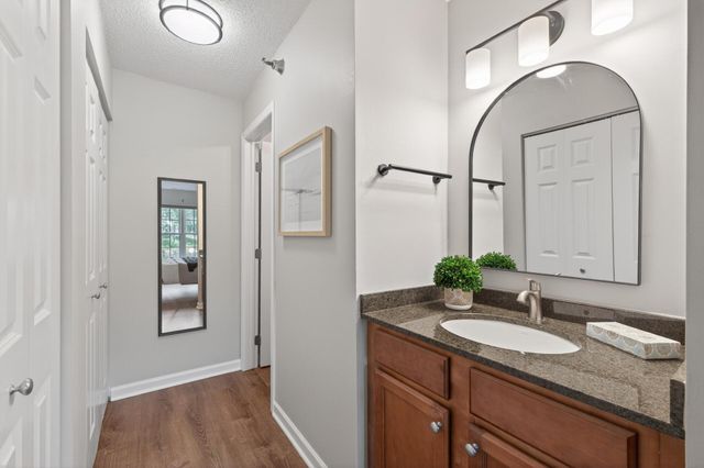 5988 Chasewood Parkway 1, Minnetonka, MN 55343