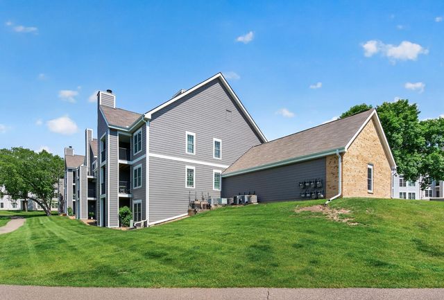 5988 Chasewood Parkway 1, Minnetonka, MN 55343