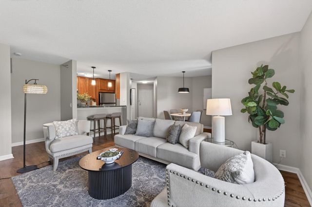 5988 Chasewood Parkway 1, Minnetonka, MN 55343