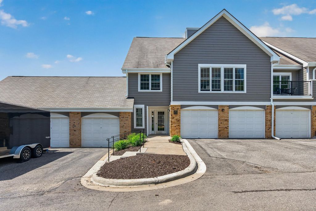 5988 Chasewood Parkway 1, Minnetonka, MN 55343
