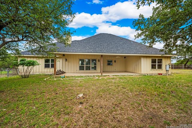 130 Rhum Rd, Kerrville, TX 78028