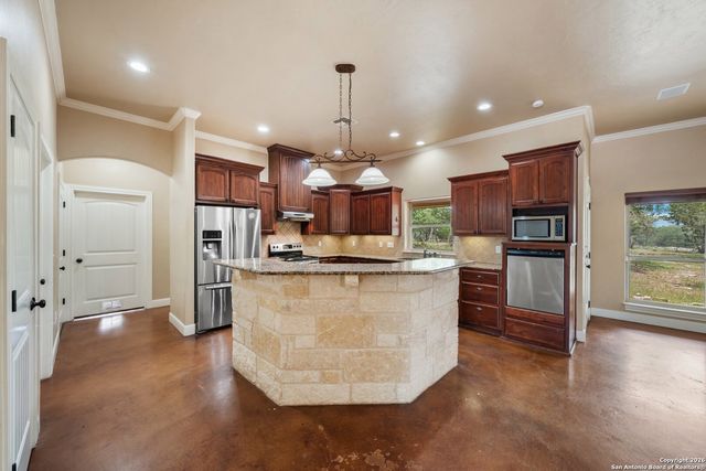 130 Rhum Rd, Kerrville, TX 78028