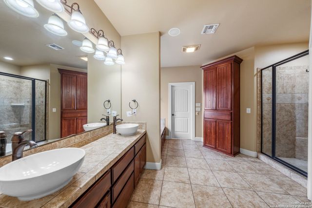 130 Rhum Rd, Kerrville, TX 78028