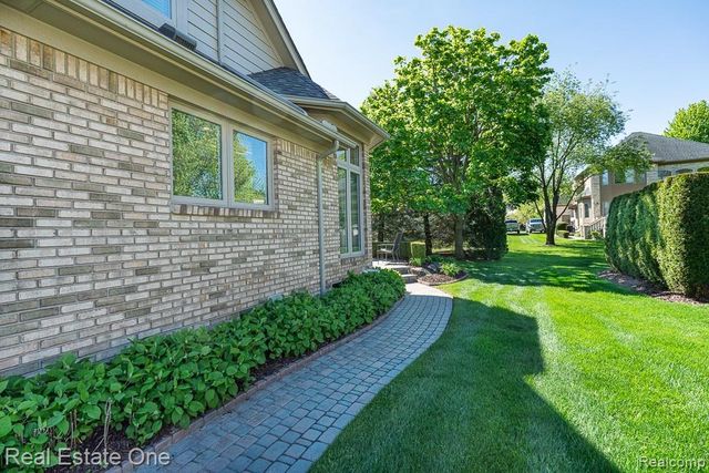 14278 Larkspur Drive, Shelby Twp, MI 48315