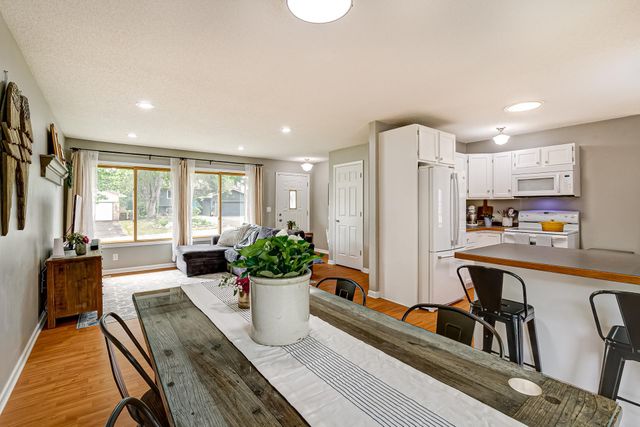 7572 Carillon Plaza W, Woodbury, MN 55125