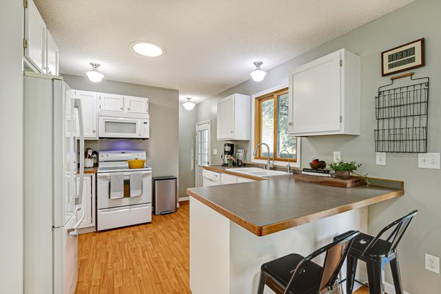 7572 Carillon Plaza W, Woodbury, MN 55125