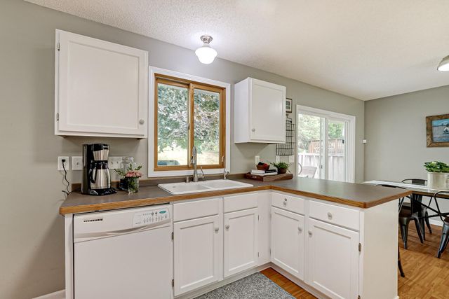7572 Carillon Plaza W, Woodbury, MN 55125