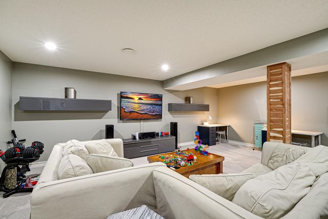 7572 Carillon Plaza W, Woodbury, MN 55125
