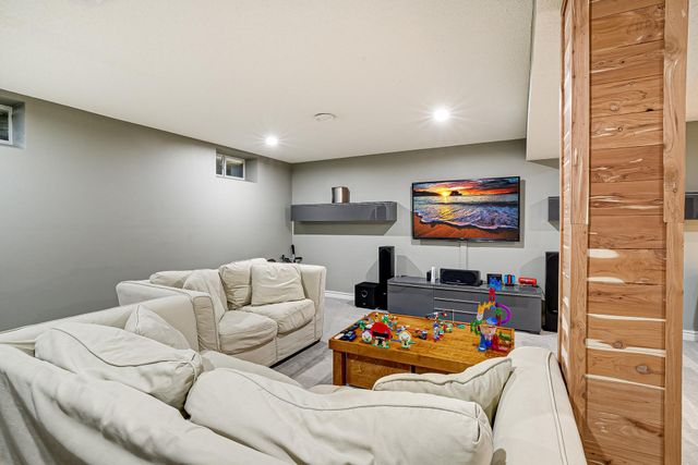 7572 Carillon Plaza W, Woodbury, MN 55125