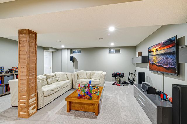 7572 Carillon Plaza W, Woodbury, MN 55125