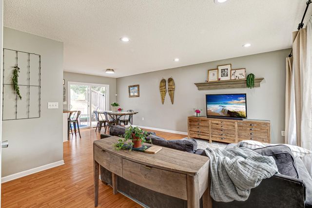 7572 Carillon Plaza W, Woodbury, MN 55125