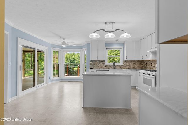 4604 Dove Lake Ct, Louisville, KY 40299