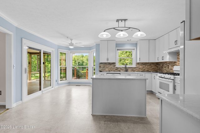 4604 Dove Lake Ct, Louisville, KY 40299