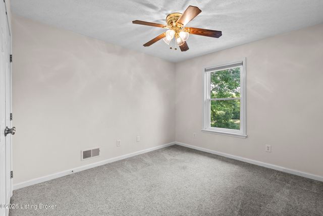 4604 Dove Lake Ct, Louisville, KY 40299
