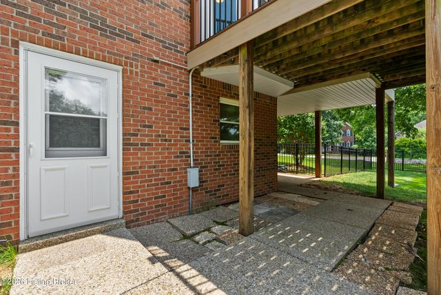 4604 Dove Lake Ct, Louisville, KY 40299