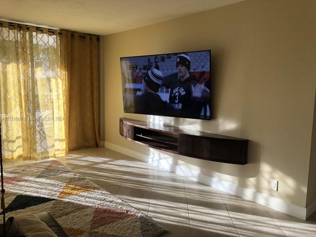 2500 Parkview Dr 618, Hallandale Beach, FL 33009