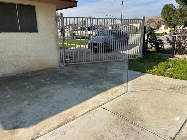 2204 Bedford Way, Bakersfield, CA 93308