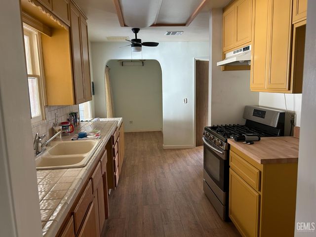 2204 Bedford Way, Bakersfield, CA 93308