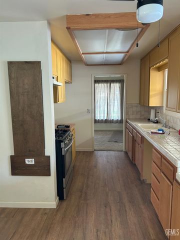 2204 Bedford Way, Bakersfield, CA 93308