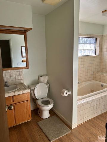 2204 Bedford Way, Bakersfield, CA 93308