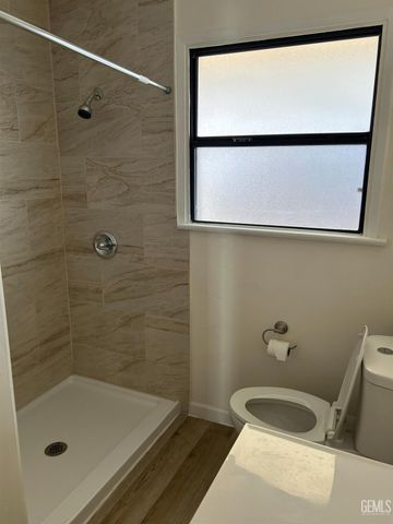 2204 Bedford Way, Bakersfield, CA 93308