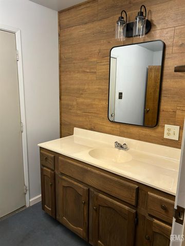 2204 Bedford Way, Bakersfield, CA 93308