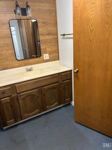 2204 Bedford Way, Bakersfield, CA 93308