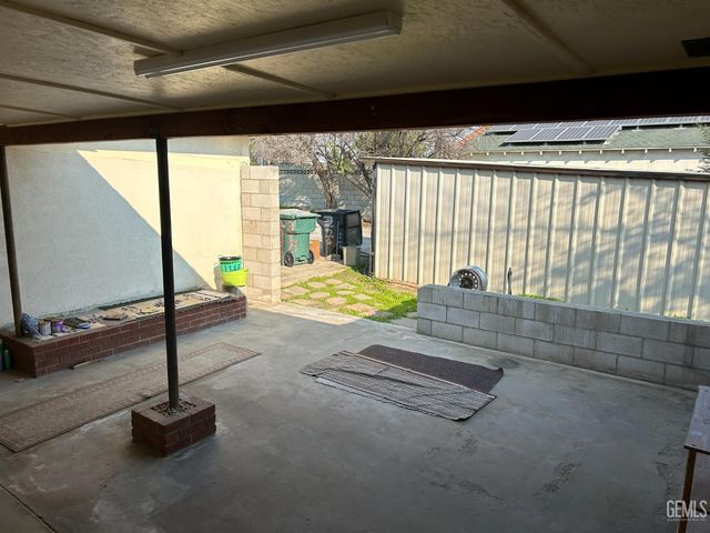 2204 Bedford Way, Bakersfield, CA 93308