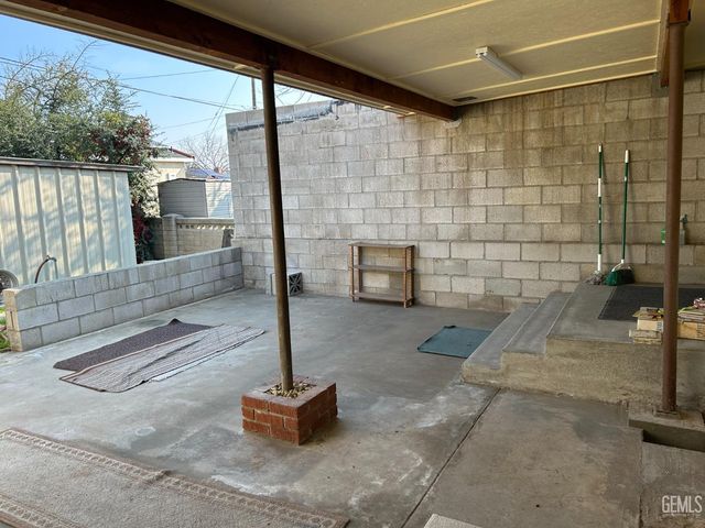 2204 Bedford Way, Bakersfield, CA 93308