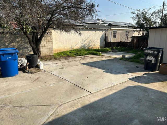 2204 Bedford Way, Bakersfield, CA 93308