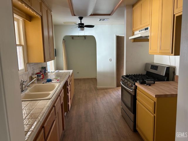 2204 Bedford Way, Bakersfield, CA 93308