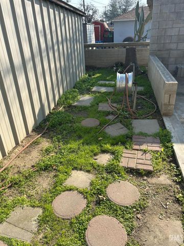 2204 Bedford Way, Bakersfield, CA 93308