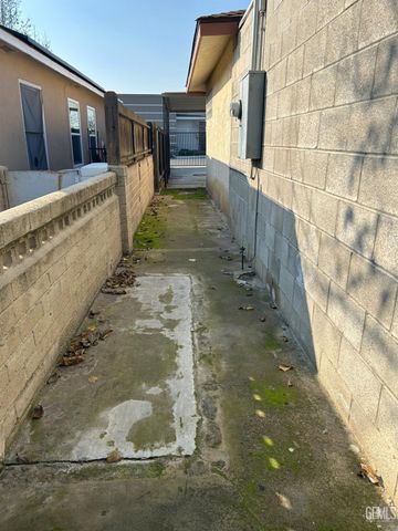 2204 Bedford Way, Bakersfield, CA 93308