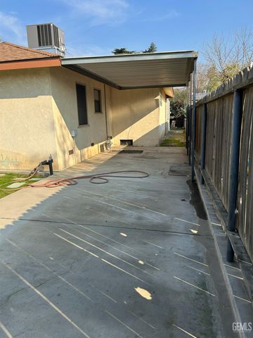 2204 Bedford Way, Bakersfield, CA 93308