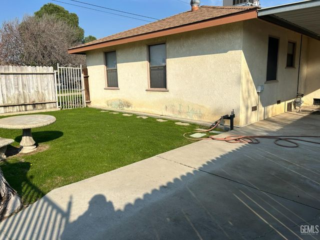 2204 Bedford Way, Bakersfield, CA 93308