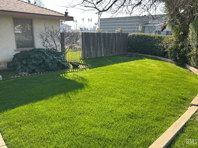 2204 Bedford Way, Bakersfield, CA 93308