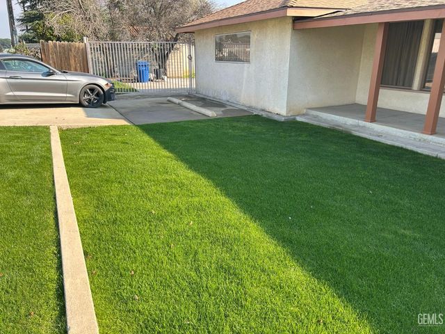 2204 Bedford Way, Bakersfield, CA 93308