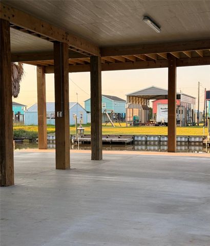 1535 County Road 201, Sargent, TX 77414