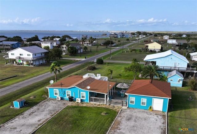 8 Mesquite Street E, Palacios, TX 77465