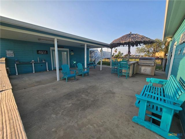 8 Mesquite Street E, Palacios, TX 77465