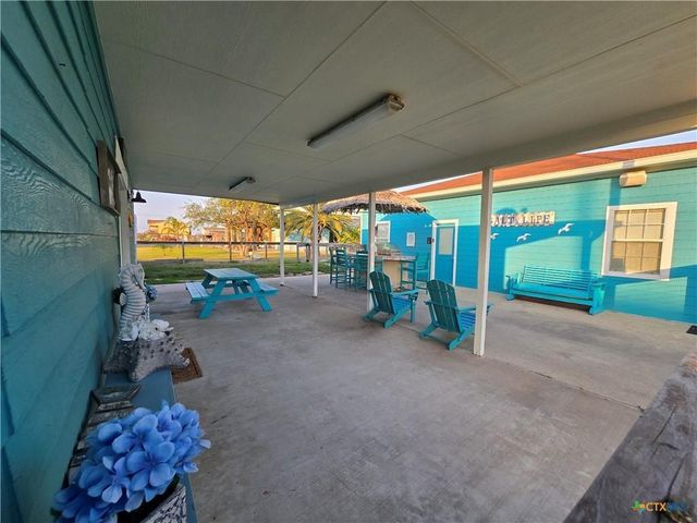 8 Mesquite Street E, Palacios, TX 77465