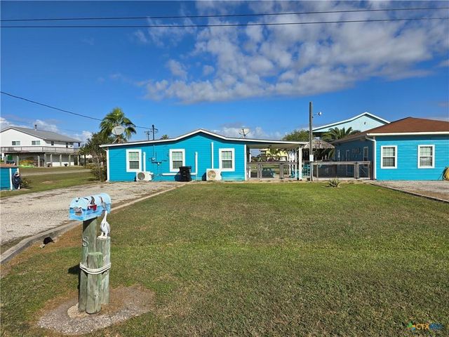 8 Mesquite Street E, Palacios, TX 77465