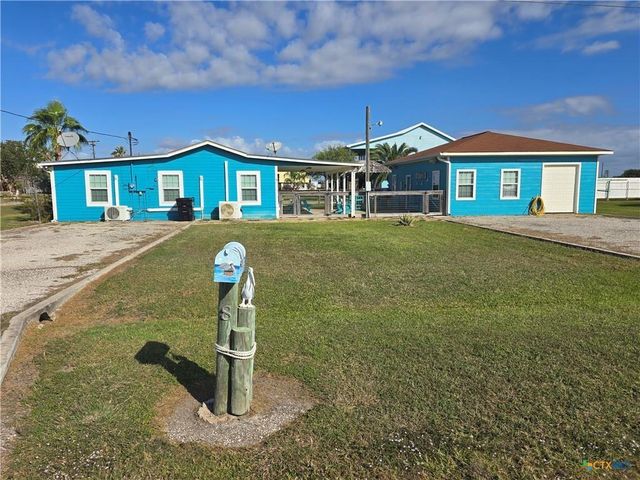 8 Mesquite Street E, Palacios, TX 77465