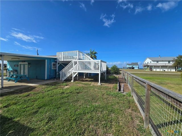 8 Mesquite Street E, Palacios, TX 77465