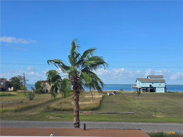 8 Mesquite Street E, Palacios, TX 77465