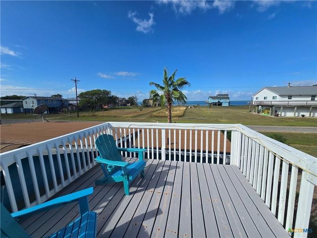 8 Mesquite Street E, Palacios, TX 77465